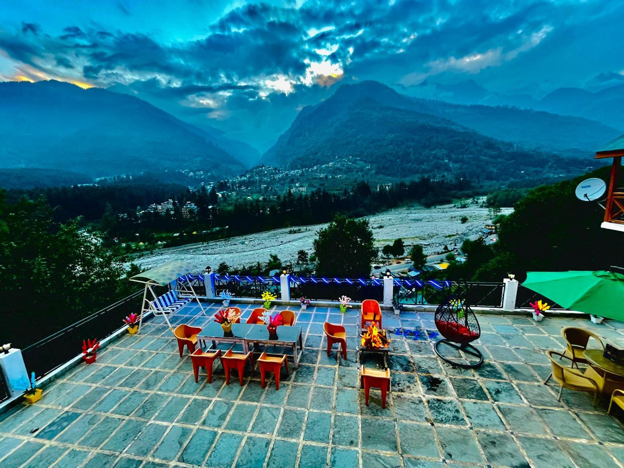 Snow Clad Riverview Hotel & Resort, Manali Екстер'єр фото
