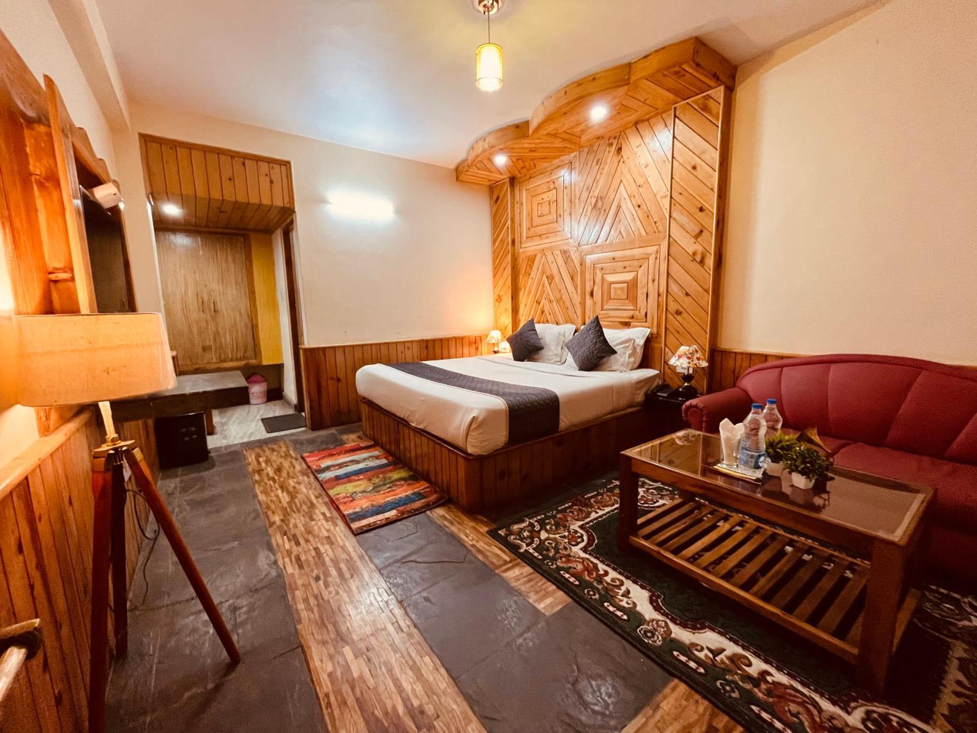 Snow Clad Riverview Hotel & Resort, Manali Екстер'єр фото
