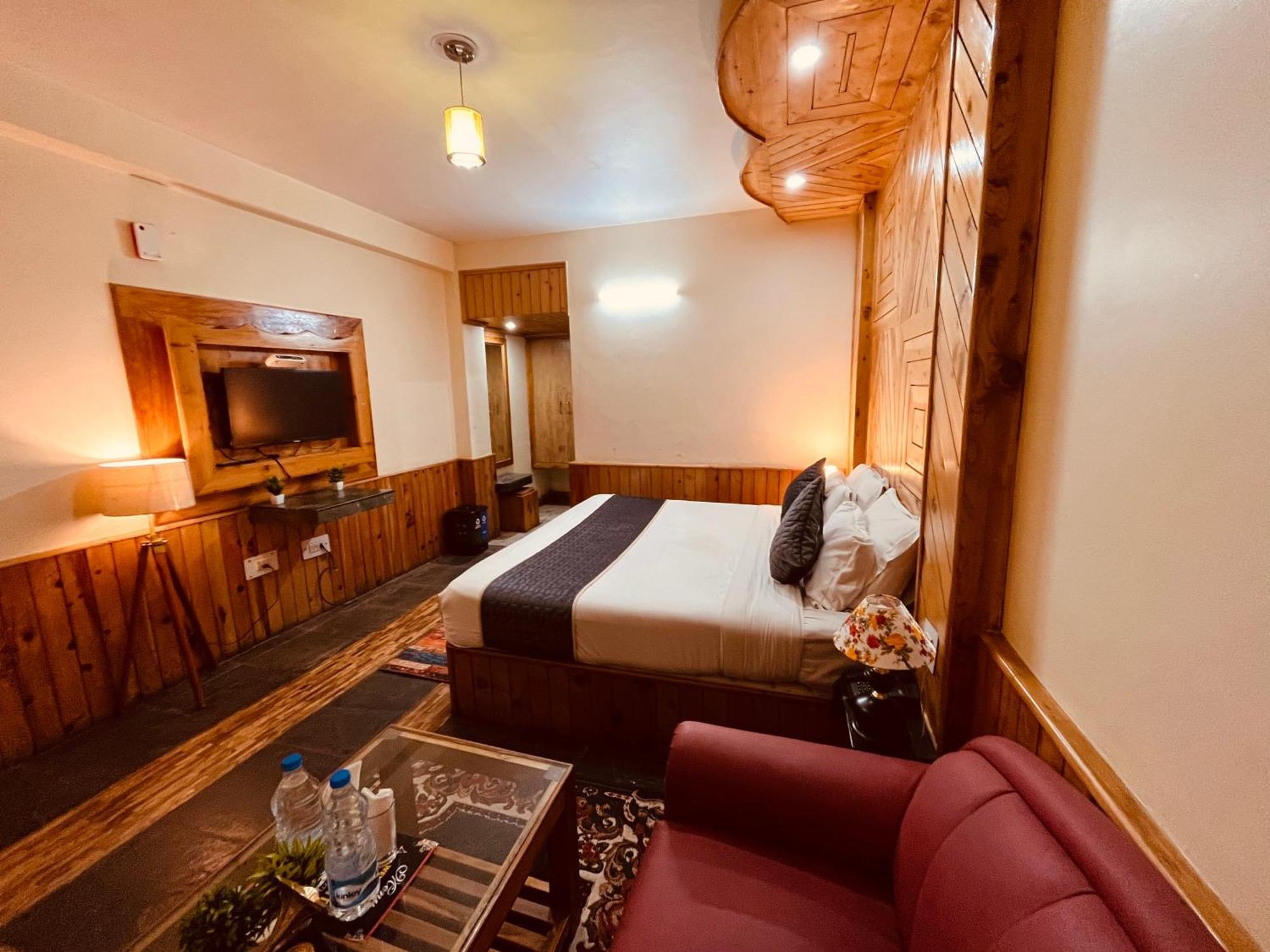 Snow Clad Riverview Hotel & Resort, Manali Екстер'єр фото