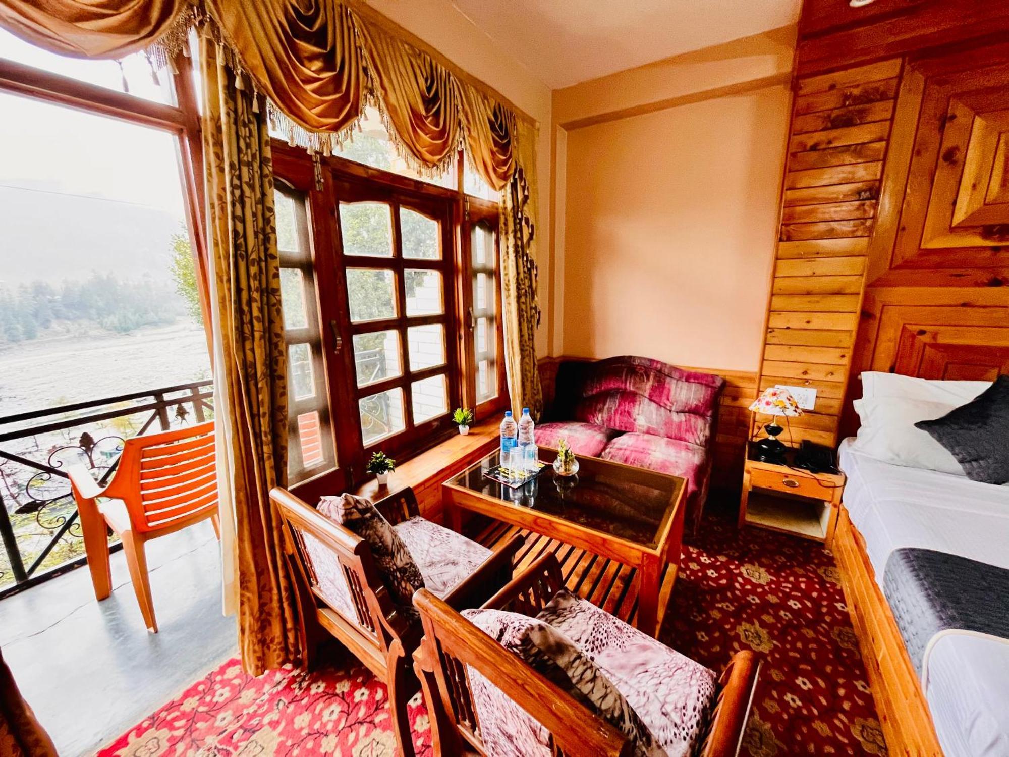 Snow Clad Riverview Hotel & Resort, Manali Екстер'єр фото