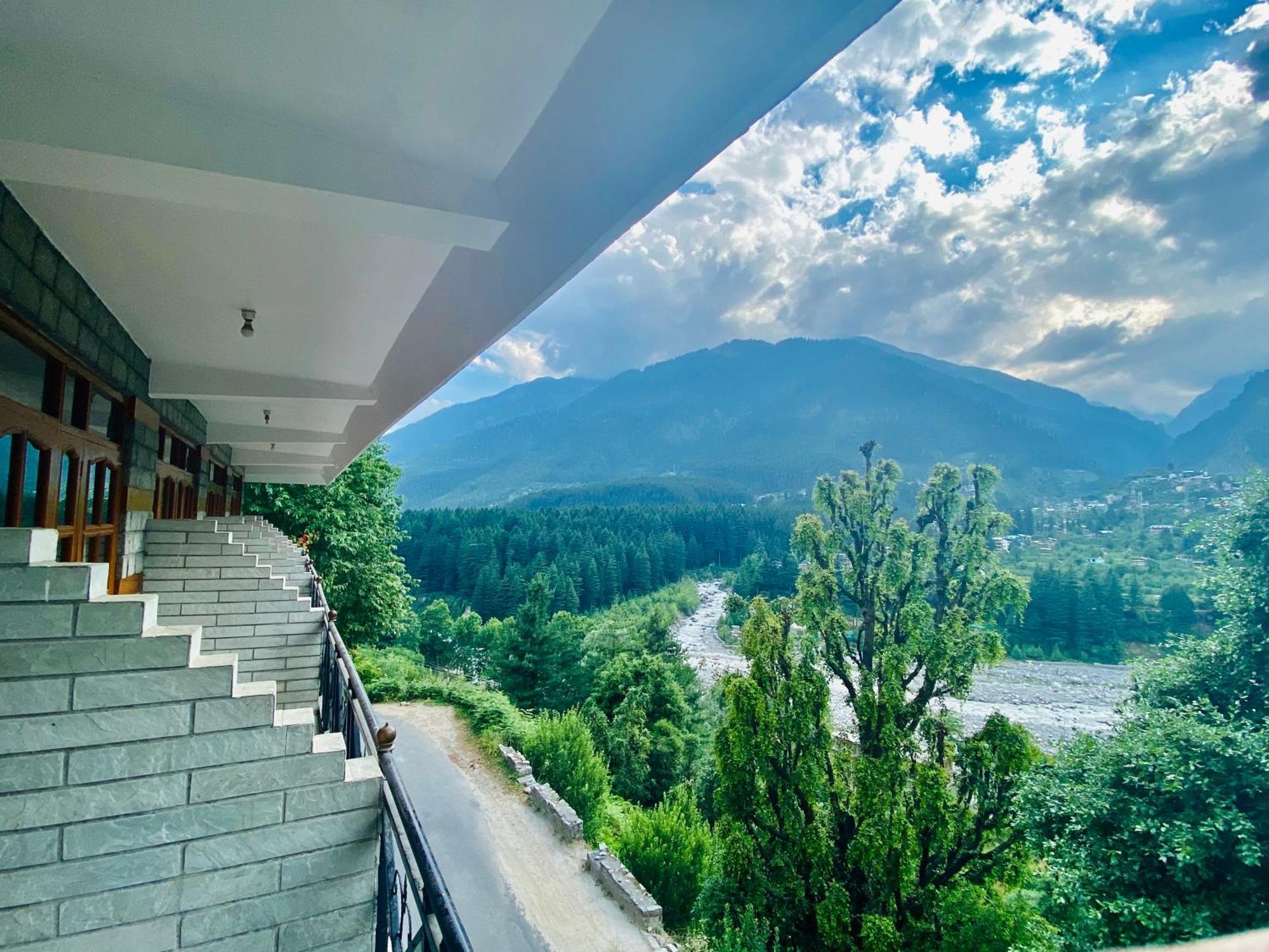 Snow Clad Riverview Hotel & Resort, Manali Екстер'єр фото