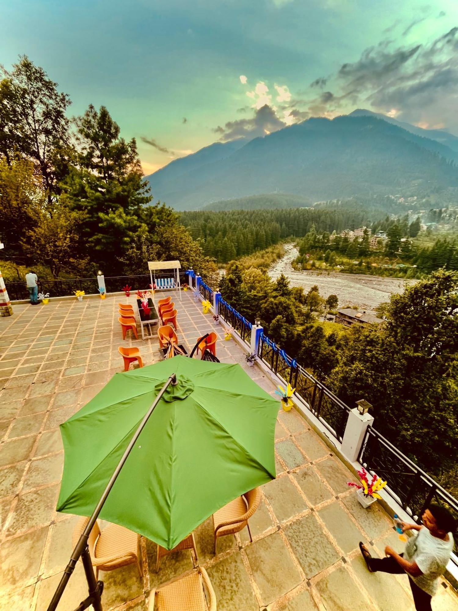 Snow Clad Riverview Hotel & Resort, Manali Екстер'єр фото