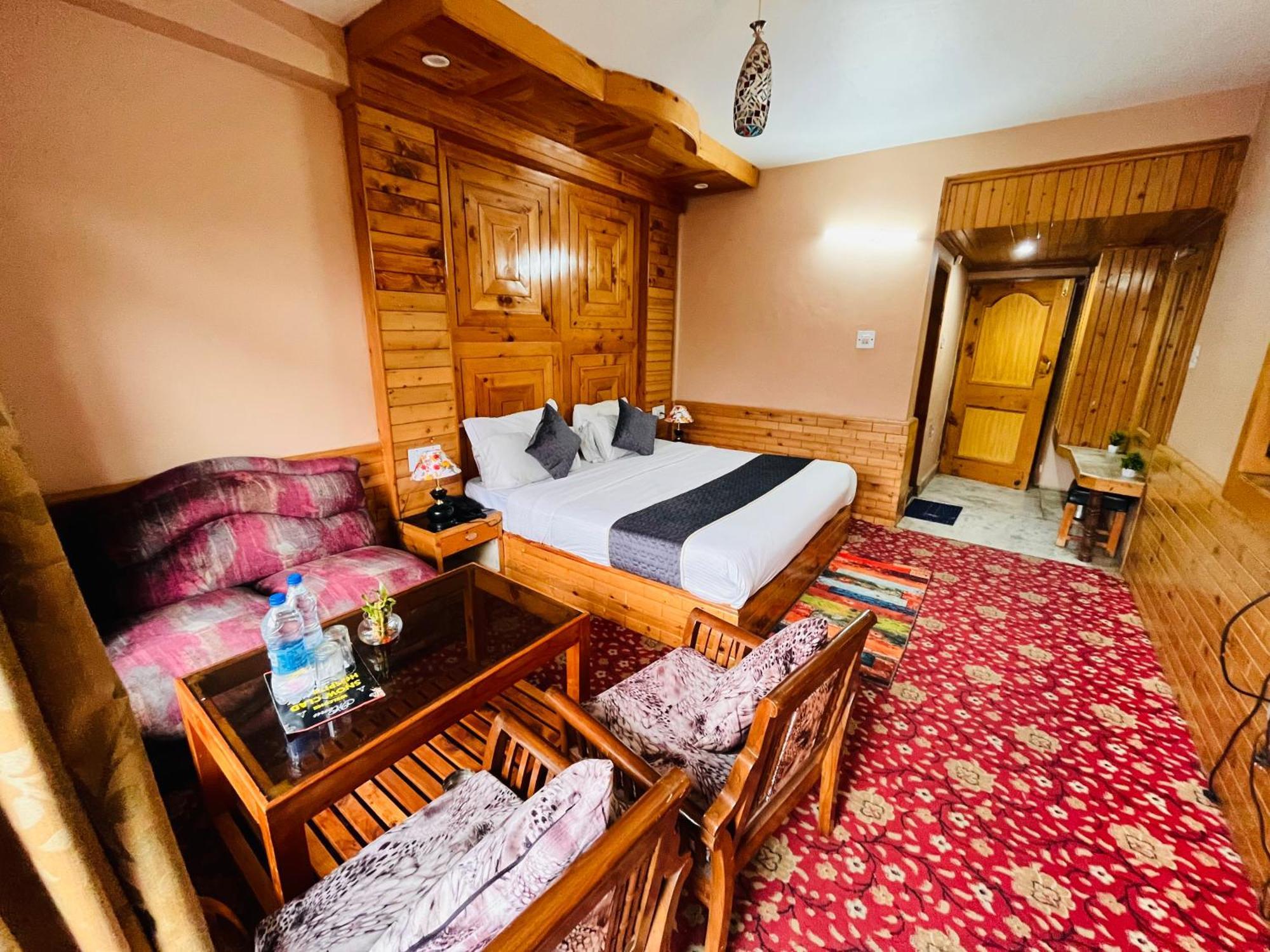 Snow Clad Riverview Hotel & Resort, Manali Екстер'єр фото